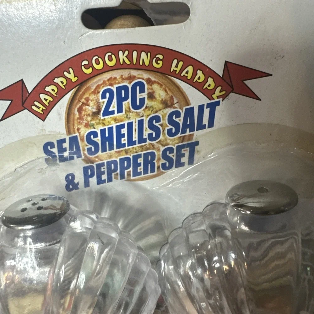 Clear Plastic Acrylic Salt and Pepper Shakers Clamshell, And Original Packaging
